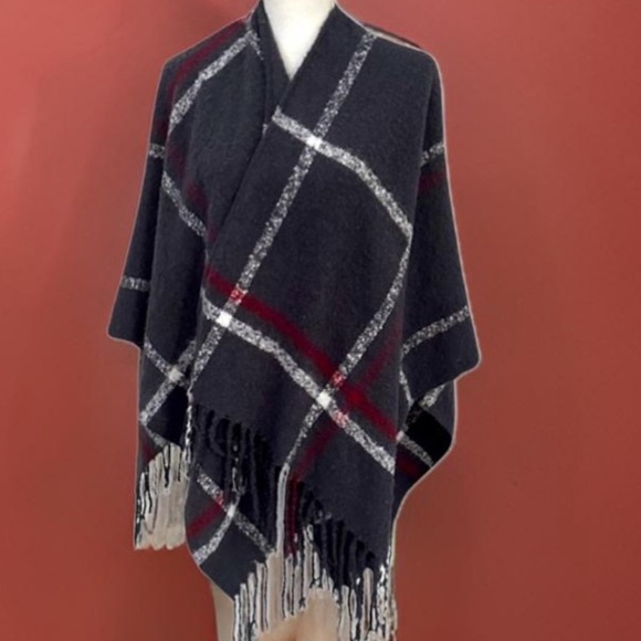 Women’s Shawl Wrap with Fringe in Plaid Design One Size New! - Picture 4 of 9